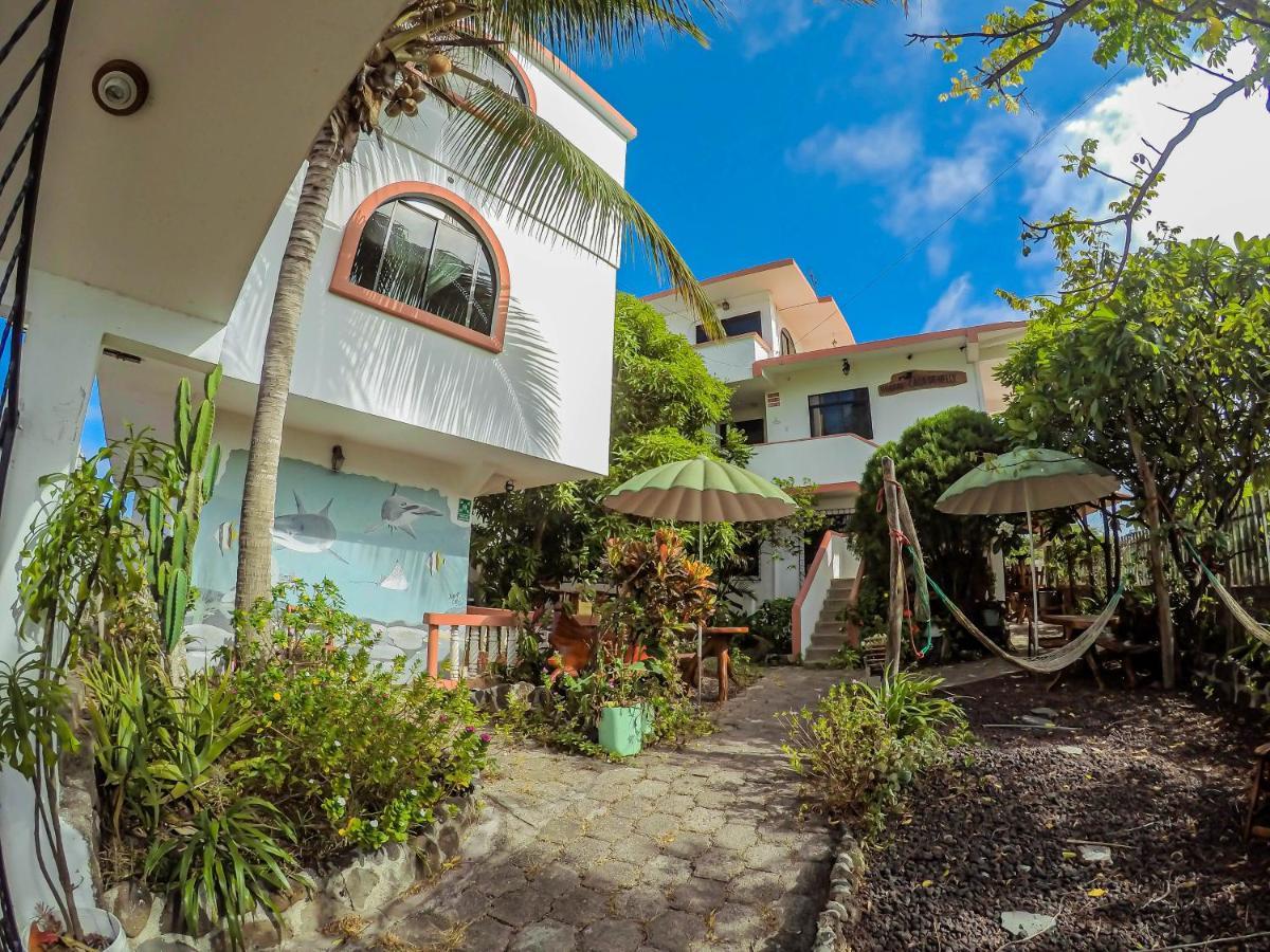ホテル Casa De Nelly プエルト・バケリソ・モレノ エクステリア 写真